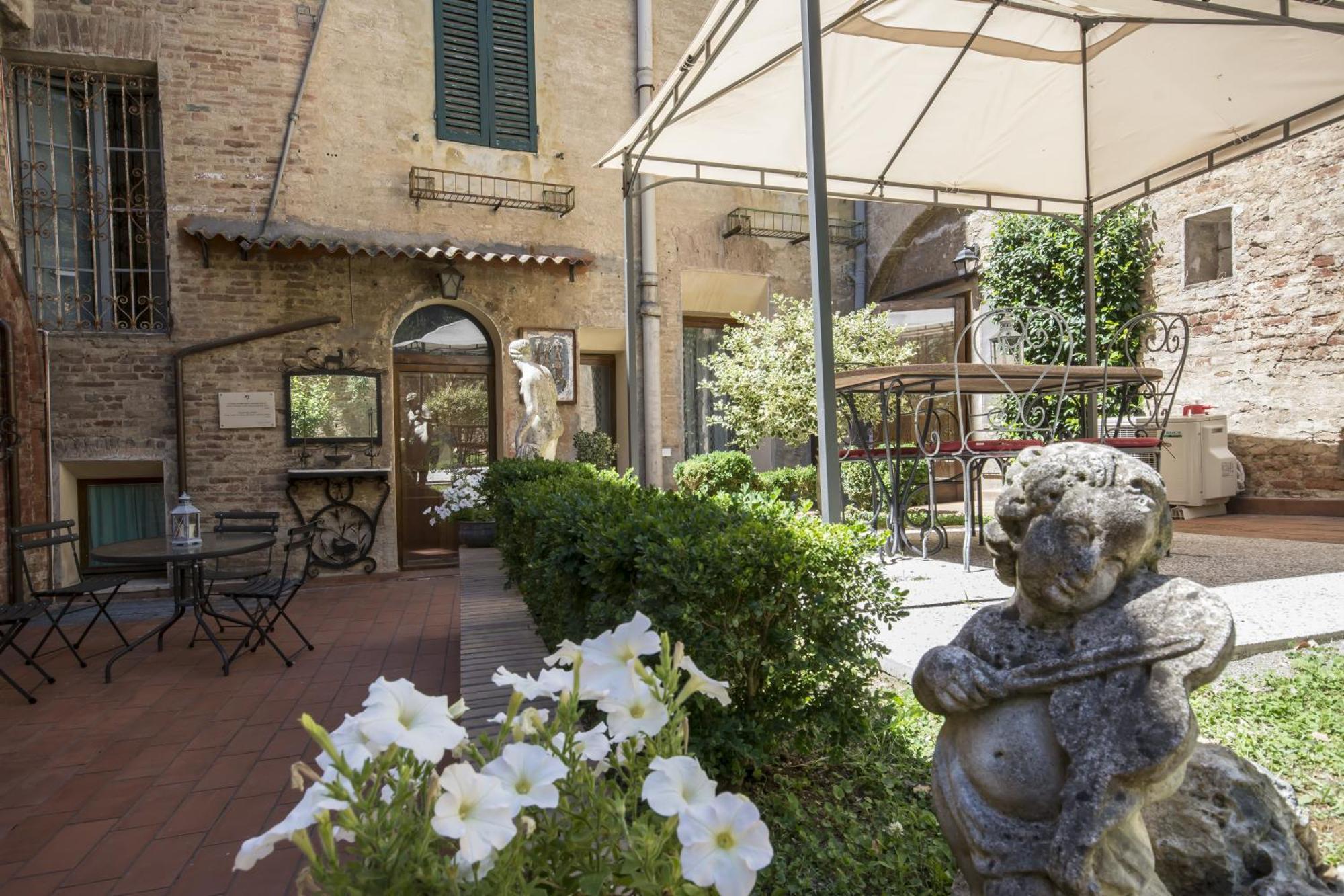 Piazza Paradiso Accommodation Siena Oda fotoğraf